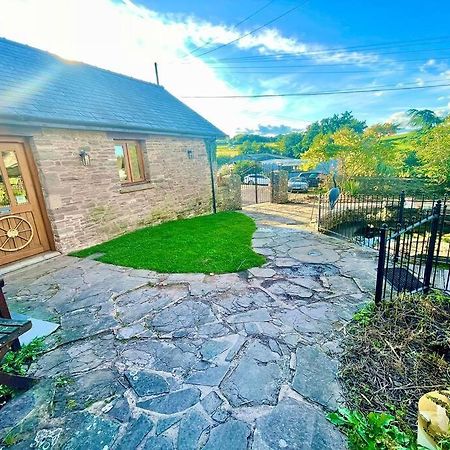 Stone Built Barn In A Beautiful Rural Setting Villa Llangwm-Isaf Exteriör bild