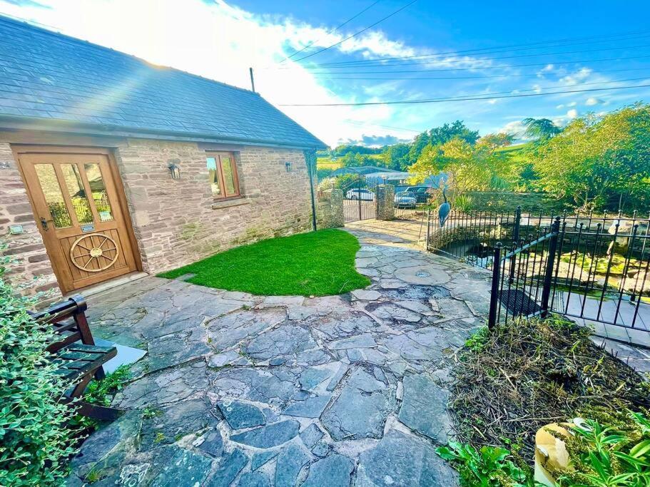 Stone Built Barn In A Beautiful Rural Setting Villa Llangwm-Isaf Exteriör bild