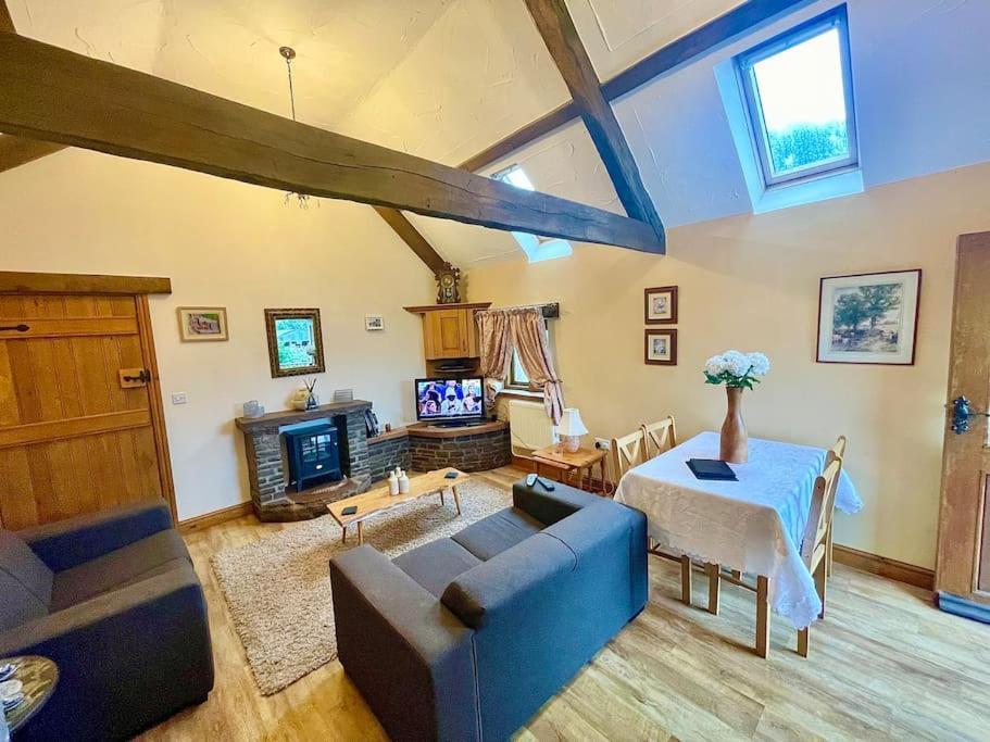 Stone Built Barn In A Beautiful Rural Setting Villa Llangwm-Isaf Exteriör bild