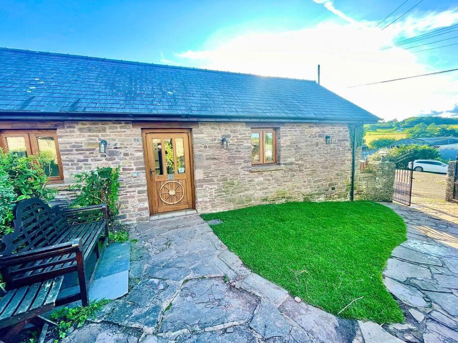 Stone Built Barn In A Beautiful Rural Setting Villa Llangwm-Isaf Exteriör bild