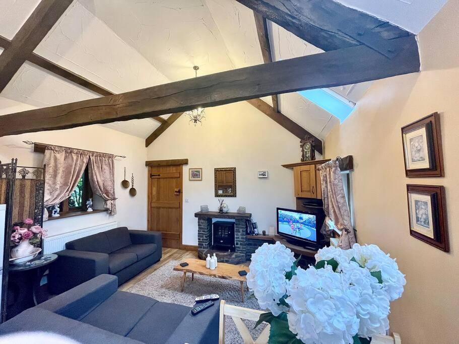 Stone Built Barn In A Beautiful Rural Setting Villa Llangwm-Isaf Exteriör bild