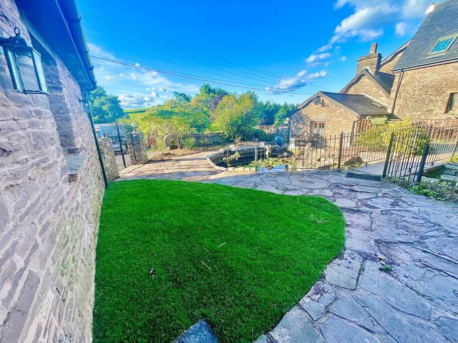 Stone Built Barn In A Beautiful Rural Setting Villa Llangwm-Isaf Exteriör bild